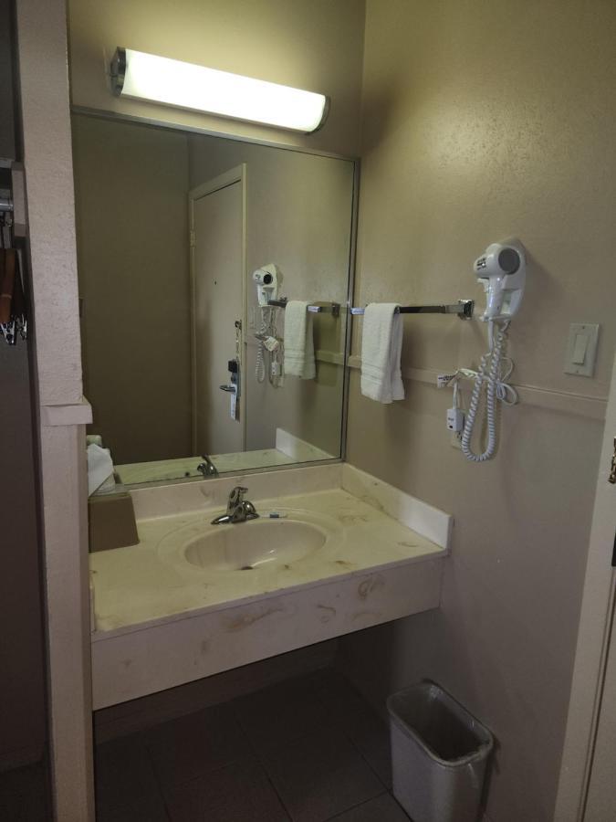 Colonial Inn Monahans Tx Екстериор снимка