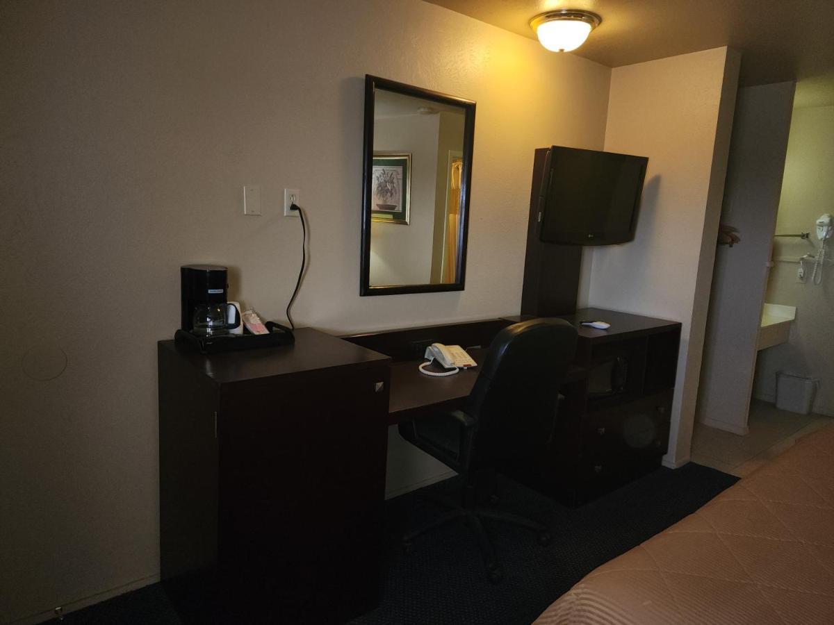Colonial Inn Monahans Tx Екстериор снимка